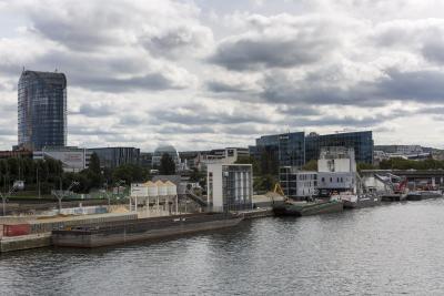 Point du Jour - vue sur l'entreprises Lafarge BTP - Agrandir l'image 2 sur 20, fenêtre modale