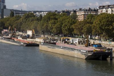 Point du Jour - vue sur les entreprises Point P, Cemex et l'unité de production de Port Victor - Agrandir l'image 3 sur 20, fenêtre modale