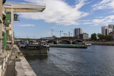Port de Bercy - Activité industrielle de BTP sable et gravier - Agrandir l'image 8 sur 20, fenêtre modale