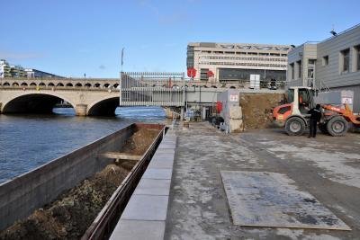 Port de Bercy - Barge de matériaux de l'entreprise CEMEX - Agrandir l'image 10 sur 20, fenêtre modale