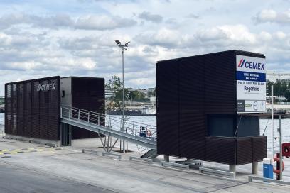 Cemex sur le port de Point du Jour - Agrandir l'image, fenêtre modale